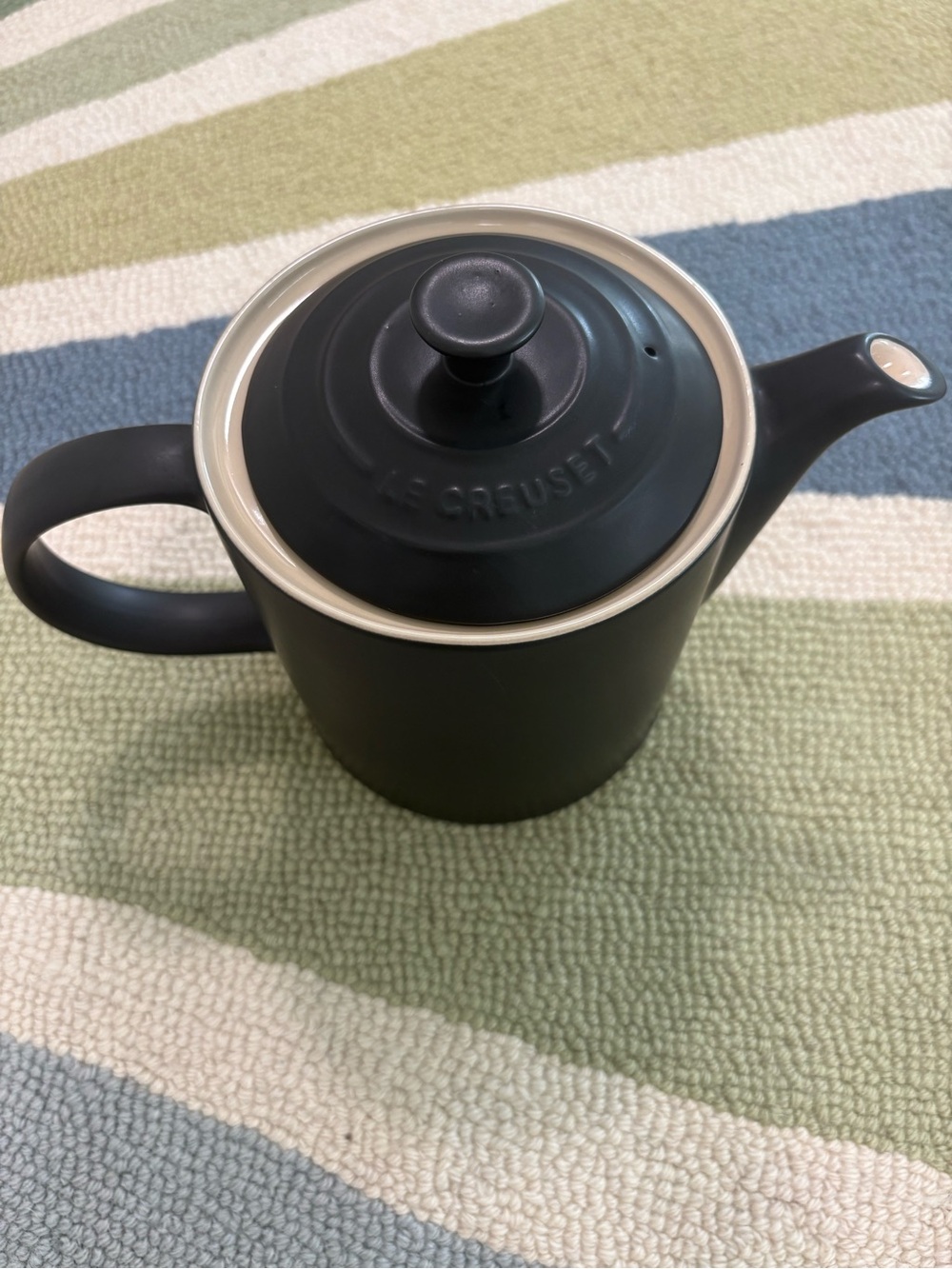 Le Creuset 1.3 L Grand Tea Pot in Matte Black